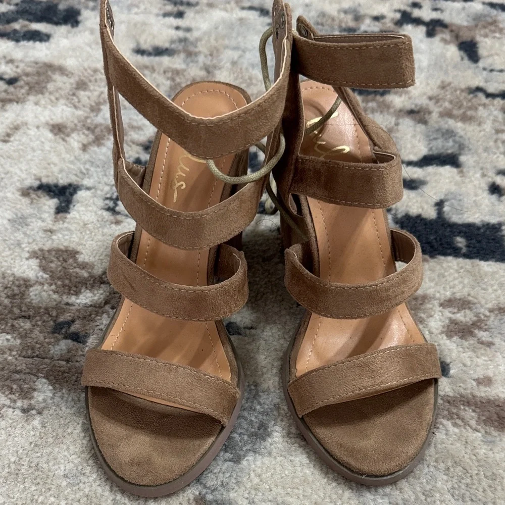 Lulus beige faux suede heels - Picture 1 of 5